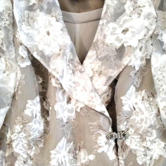 R & M Richard's Formal Jacket Pant Suit - Picture 3 of 15